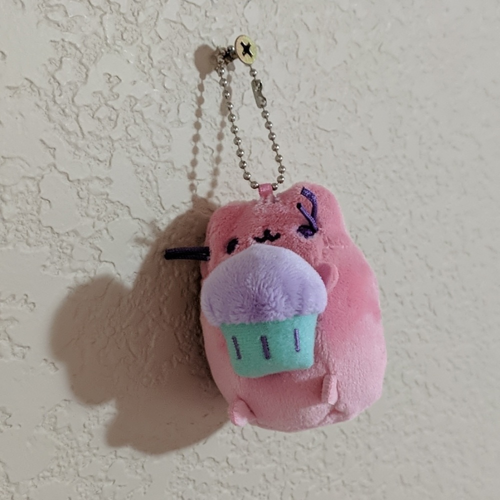 NWOT RARE Pusheen keychain